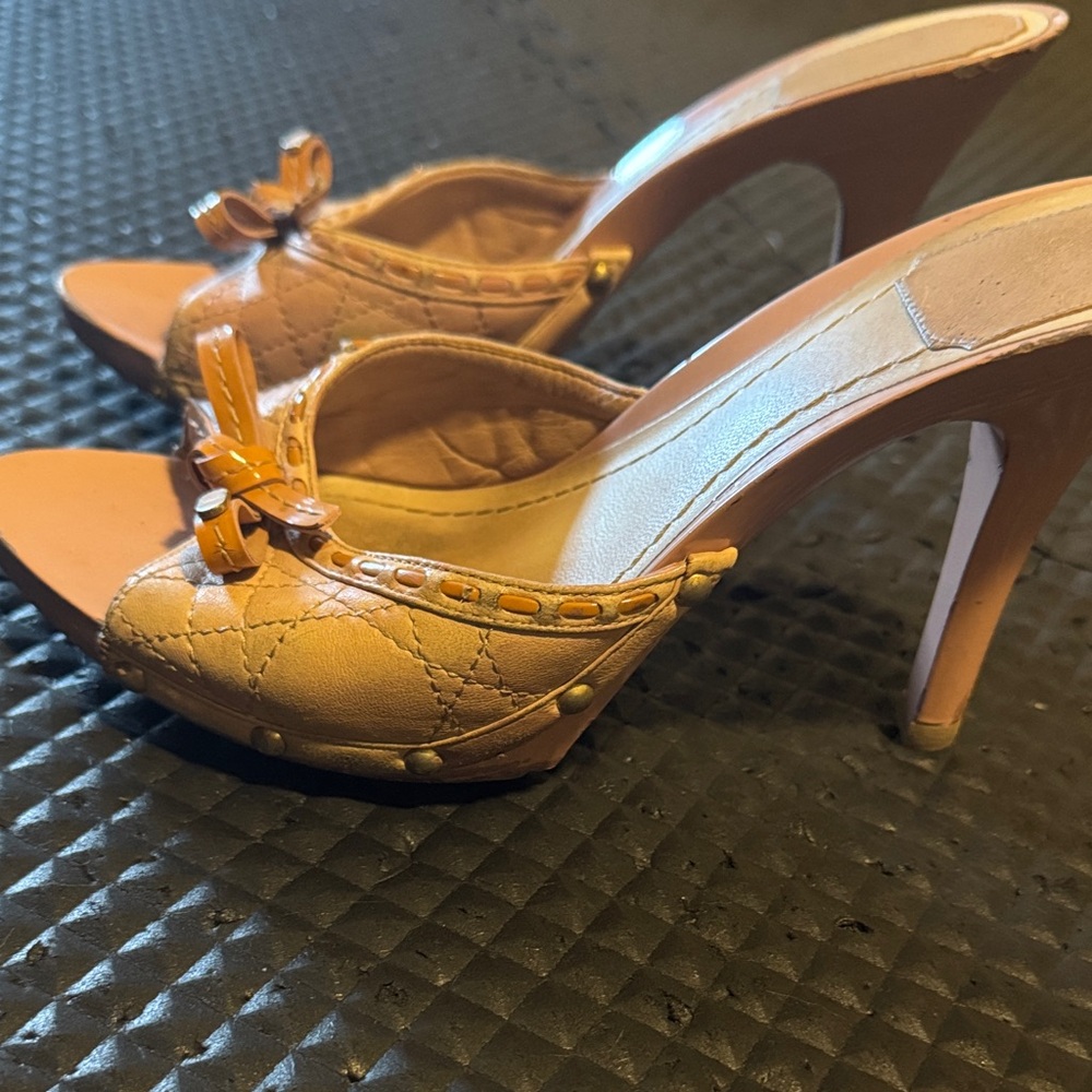 Dior Pink Open-Toe Slip-On Mules with Bow Accent - Picture 3 of 4